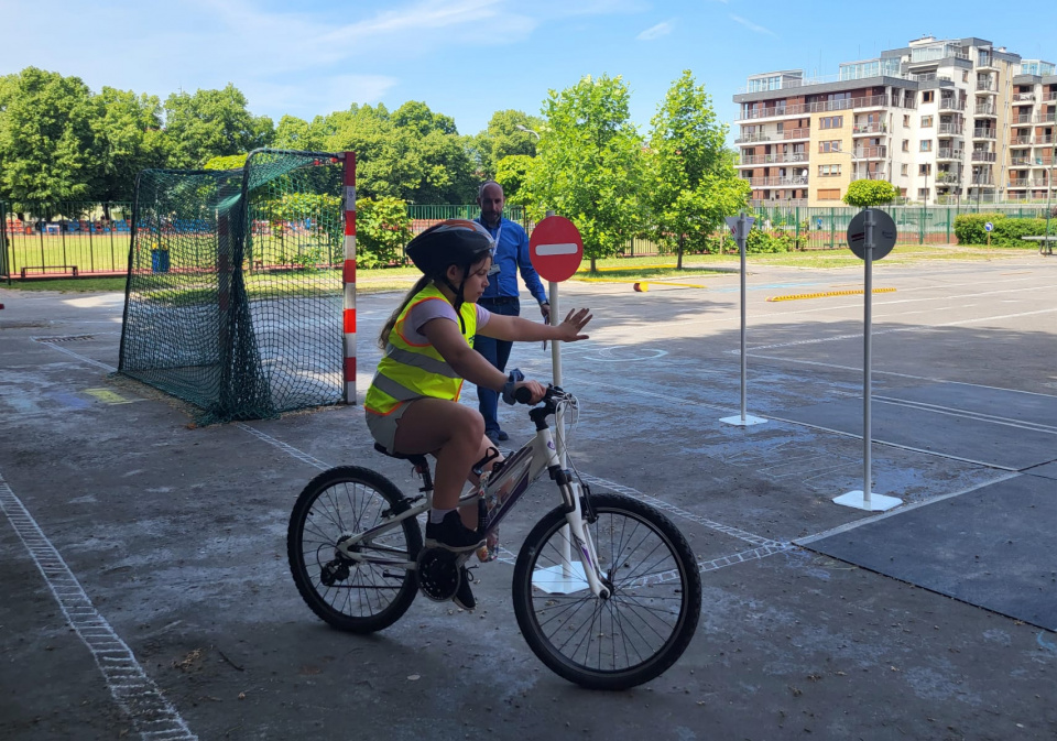 Egzamin na kartę rowerową w PSP nr 2 w Opolu [fot. Katarzyna Doros-Stachoń]