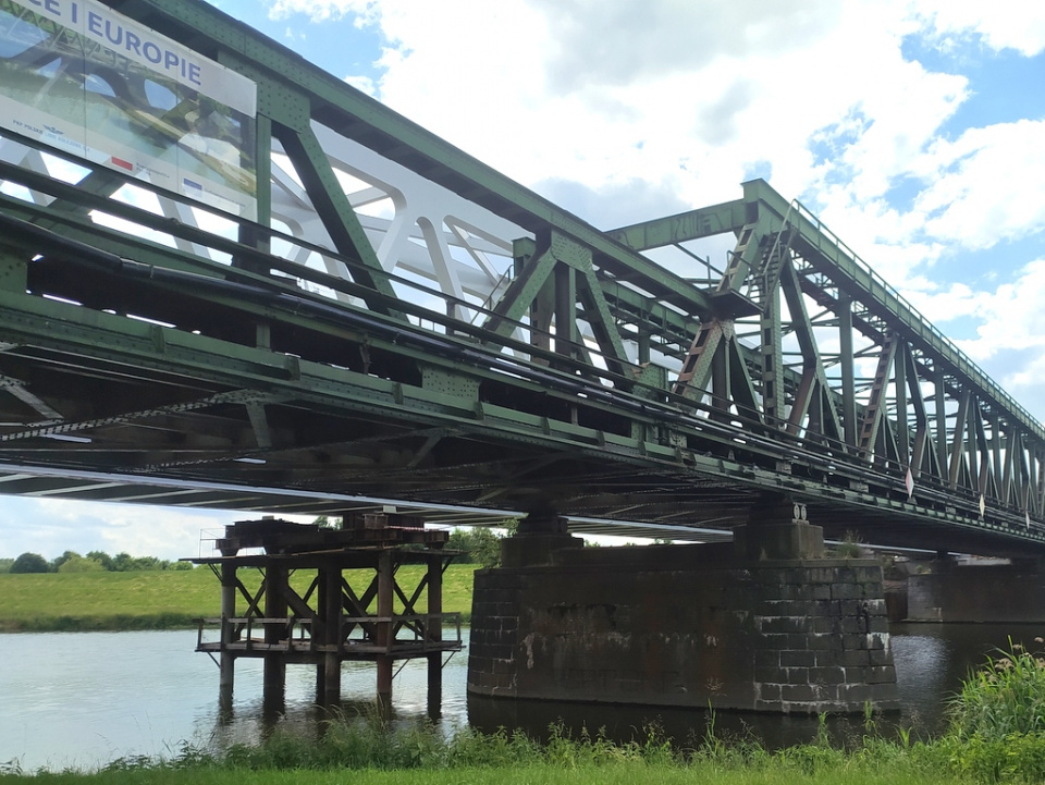 Stary most przeznaczony do rozbiórki [fot. Witold Wośtak]