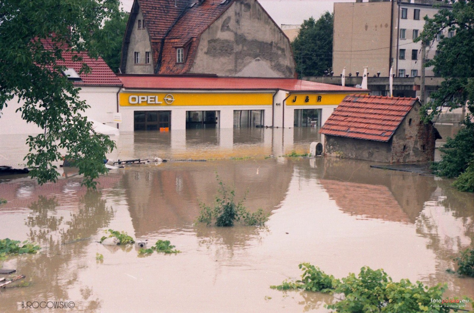 Powódź w Kędzierzynie-Koźlu - Koźle ul.Chrobrego/ul.Filtrowa [Foto:Bogusław Rogowski/fotopolska.eu]