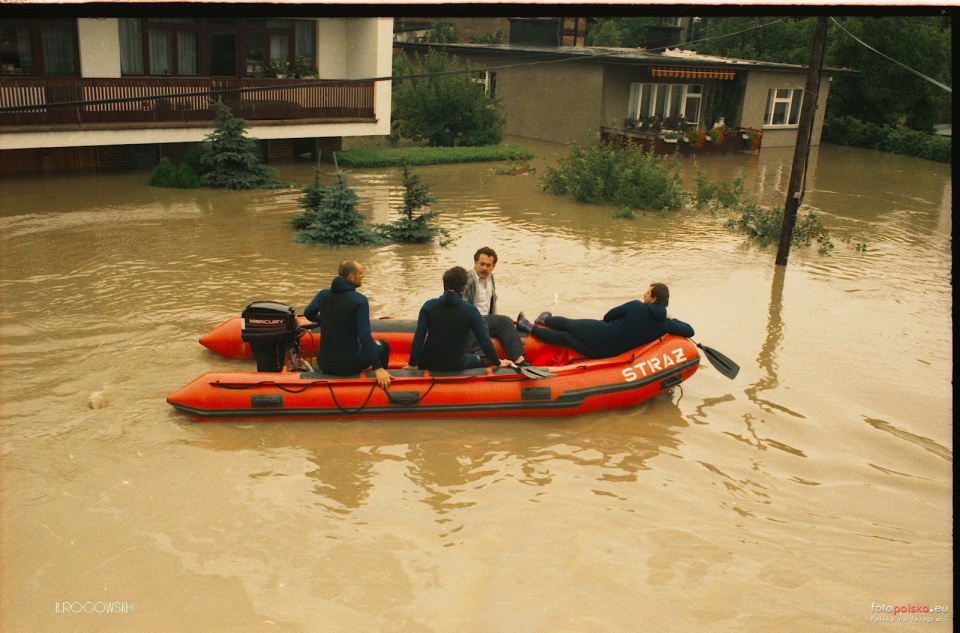 Powódź w Kędzierzynie-Koźlu - Koźle ul.Filtrowa [Foto:Bogusław Rogowski/fotopolska.eu]