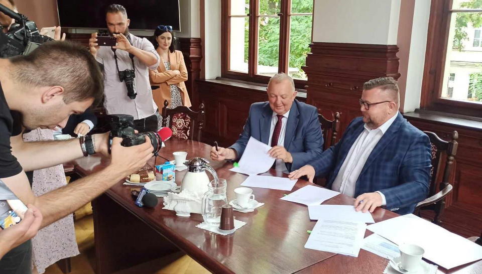 Podpisanie umowy w Głubczycach - [fot: Grzegorz Frankowski]