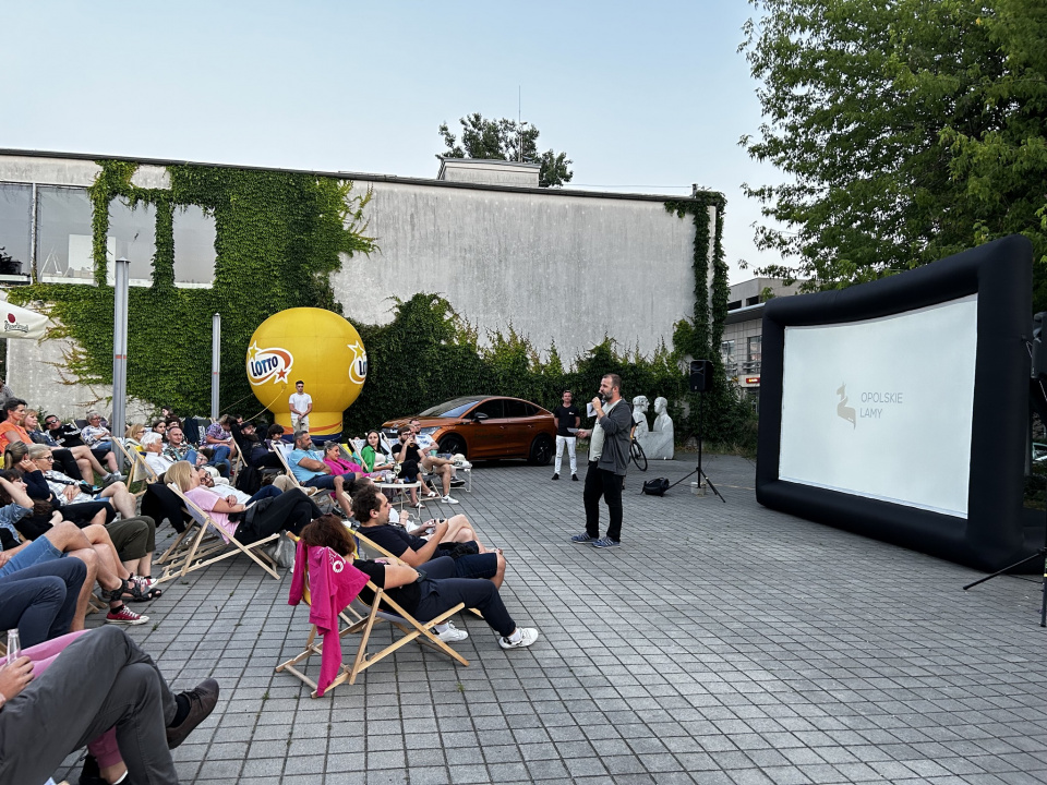 "Kino na placu Teatralnym" także w sierpniu - zobacz, co grają w poniedziałki [fot. materiały GSW w Opolu]