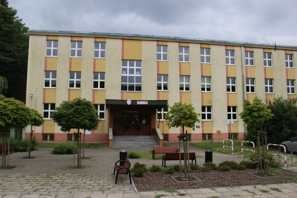 Budynek byłej szkoły w Kędzierzynie-Koźlu przechodzi gruntowny remont [fot. UM Kędzierzyn-Koźle]