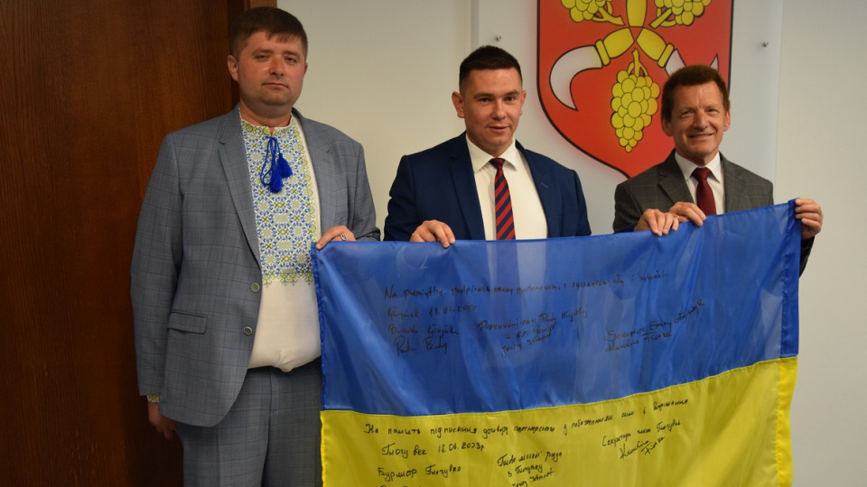 Głogówek i ukraińskie Kelmieńce oficjalnie nawiązały współpracę [fot. UM Głogówek]