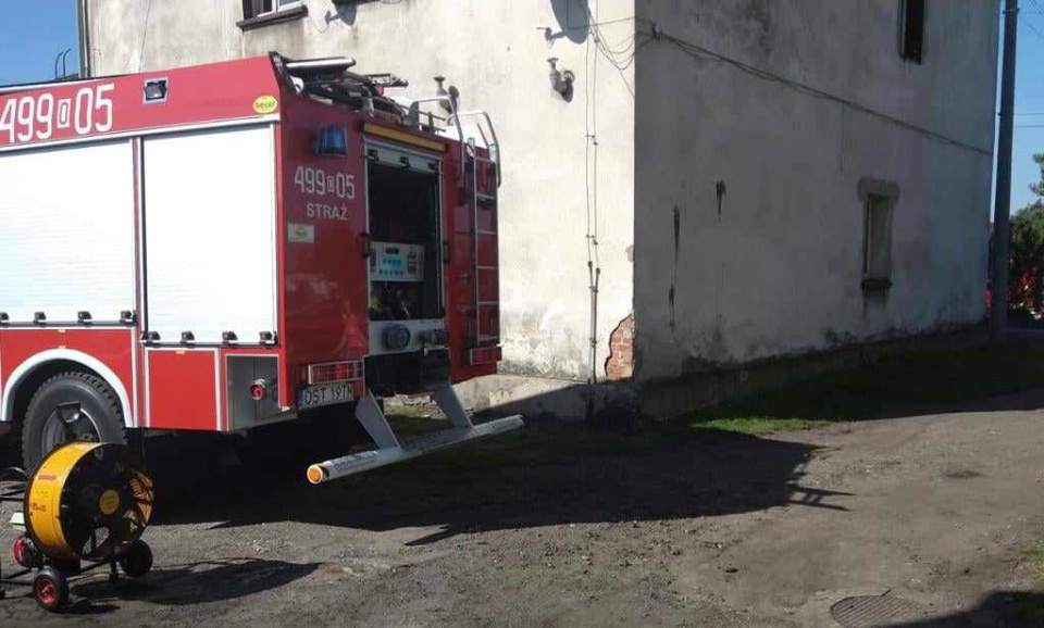 Pożar drewnianej klatki schodowej w jednym z domów w Kolonowskiem fot. straż pożarna