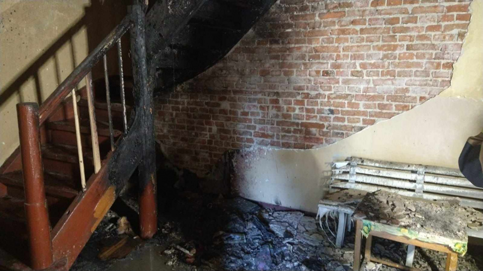 Pożar drewnianej klatki schodowej w jednym z domów w Kolonowskiem fot. straż pożarna