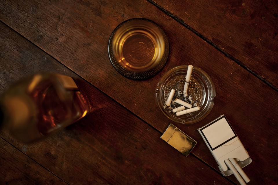 alkohol, papierosy, zdjęcie poglądowe [fot. elements.envato.com]