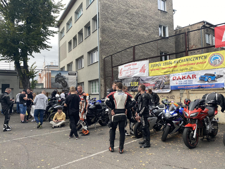Podsumowanie motocyklowego sezonu "ZSMotka" w Zespole Szkół Mechanicznych w Opolu [fot. Wiktoria Kramczyńska]