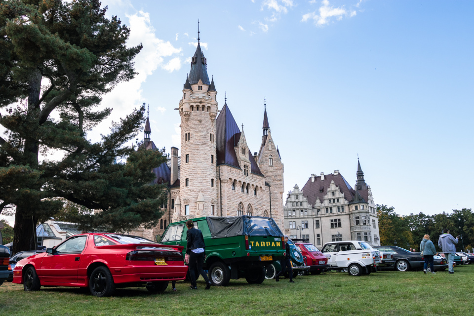 3. Hubertus Classic - zlot zabytkowych samochodów przy zamku w Mosznej [fot. Adam Dubiński]