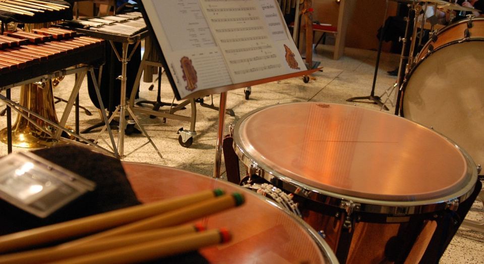Perkusyjna noc w Filharmonii Opolskiej już w piątek [fot. https://pixabay.com/pl/photos/perkusja-kot%C5%82y-marimba-1594338/]