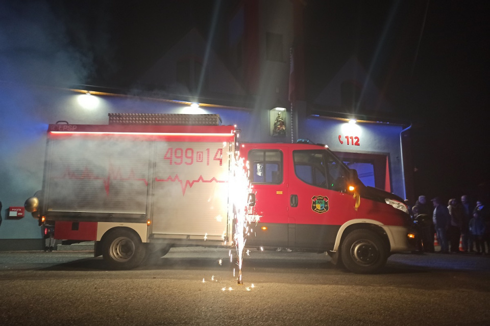 Przywitanie nowego wozu strażackiego w Izbicku [fot. Joanna Gerlich]