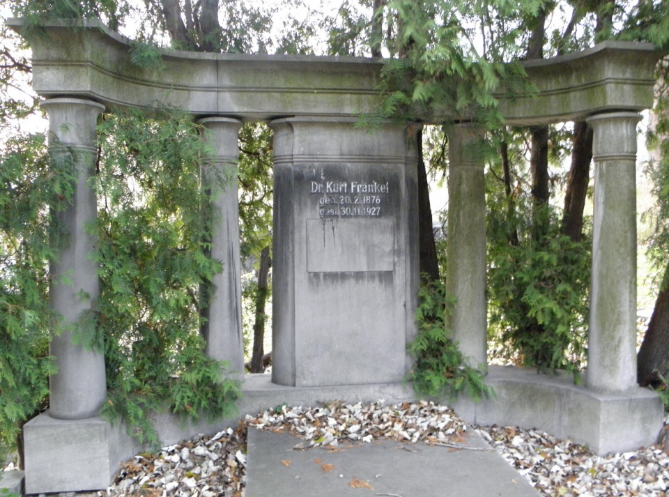 Cmentarz żydowski w Prudniku [fot. Jan Poniatyszyn]