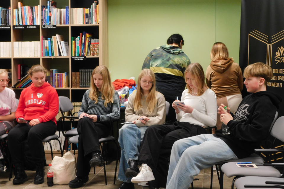 Warsztaty odbyły się w miejskiej bibliotece w Strzelcach Opolskich [fot. Joanna Gerlich]