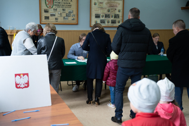 Dogrywka wyborcza w toku. Głosują m.in. mieszkańcy Tarnowa Opolskiego [ZDJĘCIA]
