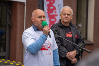 Manifestacja w obwonie miejsc pracy w Walcowni Rur Andrzej w Zawadzkiem [fot. Jędrzej Łuczak]