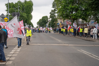 Manifestacja w obwonie miejsc pracy w Walcowni Rur Andrzej w Zawadzkiem [fot. Jędrzej Łuczak]