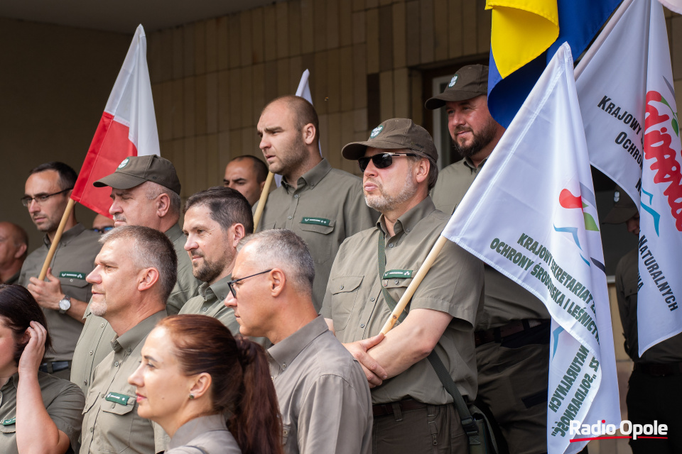Protest leśników przed Opolskim Urzędem Wojewódzkim [fot. Marcin Boczek]