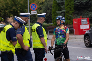 Akcja policji i WORD "Bezpieczny rowerzysta" na ul. Spychalskiego w Opolu [fot. Jędrzej Łuczak]