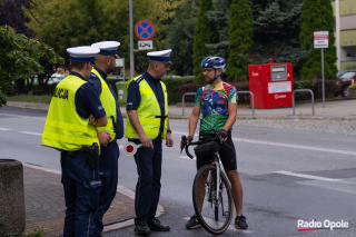 Akcja policji i WORD "Bezpieczny rowerzysta" na ul. Spychalskiego w Opolu [fot. Jędrzej Łuczak]