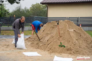 Przygotowanie w Szczepanowicach przed potencjalnymi podtopieniami [fot. Marcin Boczek]