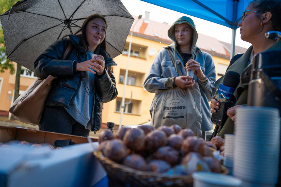 Radio Opole witało studentów UO kawą i pączkami [fot. Marcin Boczek]