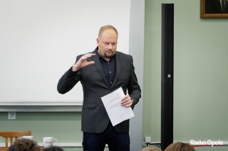 Poseł na Sejm Witold Zembaczyński na spotkaniu ze studentami UO w Collegium Civitas [fot. Sławomir Mielnik]