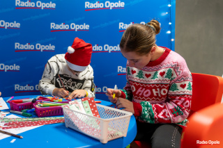 Stegu Arenę odwiedził Święty Mikołaj i elfy z Radia Opole [fot. Adam Dubiński]