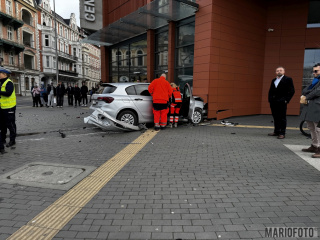 Zderzenie dwóch samochodów obok Centrum Przesiadkowego Opole Główne [fot. Mario]