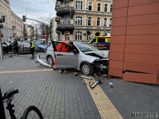 Zderzenie dwóch samochodów obok Centrum Przesiadkowego Opole Główne [fot. Mario]