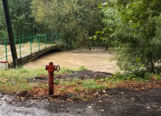 Most w czasie powodzi w powiecie głubczyckim - [fot: Marcin Boczek]