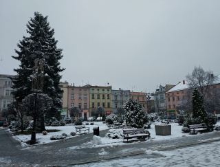 Głuchołazy. Pierwsze w grudniu większe opady śniegu [fot. Jan Poniatyszyn]