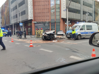 Zderzenie dwóch samochodów obok Centrum Przesiadkowego Opole Główne [fot. Mario]