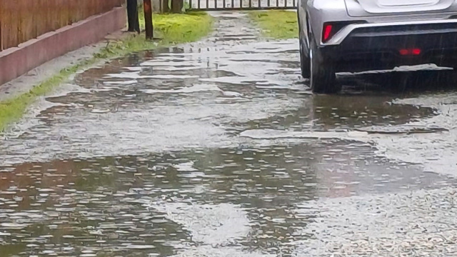 Obiecali remont i co Ulica Alternatywy w Opolu po deszczu wygląda jak zalew [INTERWENCJA]