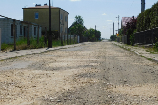 Burmistrz zapewnia: ulica Mickiewicza w Zawadzkiem zostanie wyremontowana