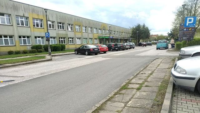 Trzy miesiące ma potrwać rozbudowa parkingu przy oleskim szpitalu