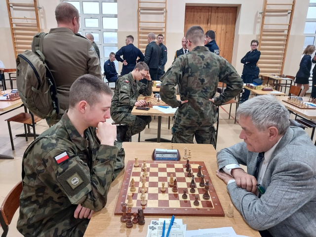 Głuchołazy: służby mundurowe walczą na szachownicach o mistrzostwo Polski. Nie ma miękkiej gry