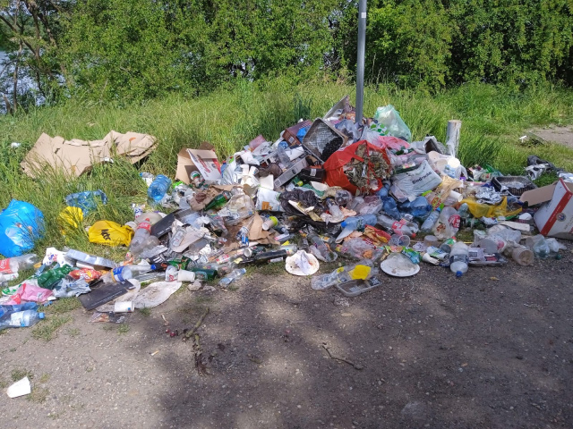 Śmieci na kąpielisku Bolko w Opolu. Smutny obraz po majówce [FILM]