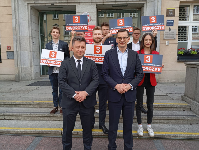 Michał Dworczyk z poparciem Mateusza Morawieckiego w eurowyborach. Politycy wizytowali Opolszczyznę