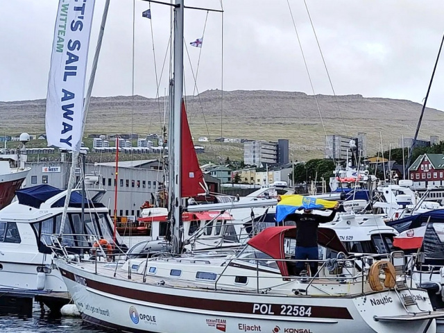 Jacht Opole dotarł do Islandii. W drodze silnie powiało, było spotkanie z orkami