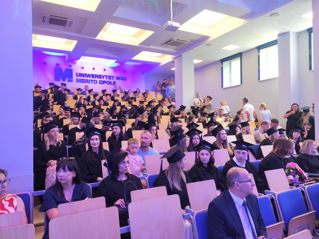 Koniec roku akademickiego na Uniwersytecie WSB Merito w Opolu. 300 osób odebrało dyplomy