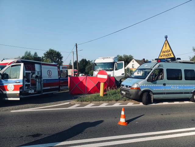 Potrącenie rowerzystki w Żywocicach. Są utrudnienia na krajówce i drodze wojewódzkiej [AKTUALIZACJA]