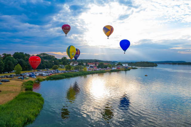 Paczkowskie niebo pełne balonów. Trwa ostatnia tura zawodów X edycji Aeropikniku