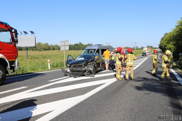 Wypadek na DK46 koło Dąbrowy. Koło z ciężarówki uderzyło w auto osobowe