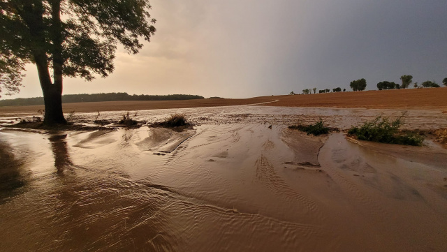 Burzowo i upalnie - to prognozy synoptyków na niedzielę. Są alerty pogodowe