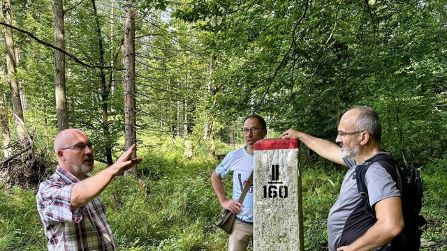 Na trasie znajduje się kilka atrakcji. Głuchołazy i Mikulovice chcą się połączyć turystycznym szlakiem