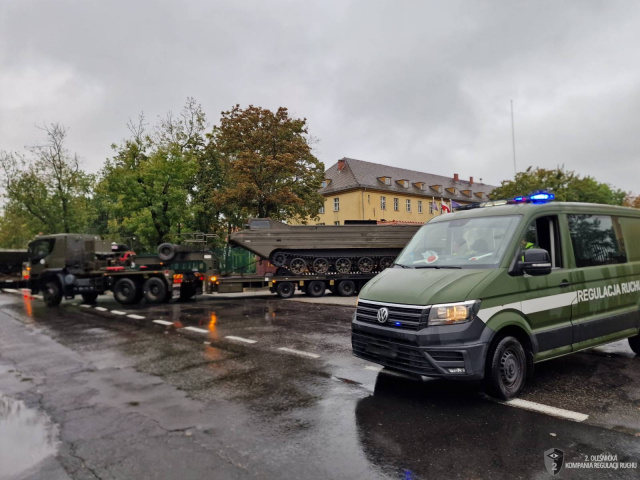 Opolscy logistycy ruszyli do Akcji Powódź. Trwa transport wojskowych amfibii