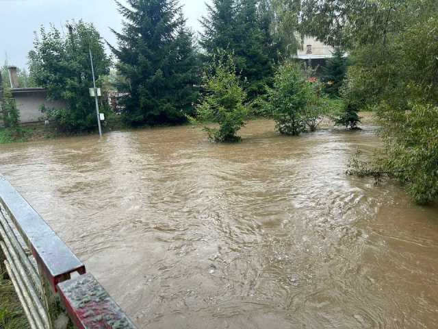 Coraz bliżej do przelania wałów na Opawie w Bliszczycach w gminie Branice