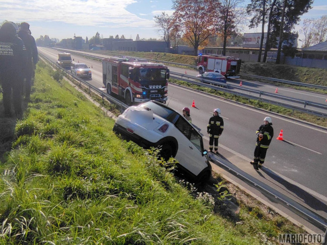 W Opolu auto stoczyło się ze skarpy. Jest także kolejne zdarzenie na A4