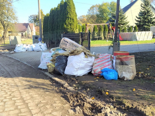 We Wronowie walka z czasem. Powodzianie wykorzystują każdy dzień ładnej pogody