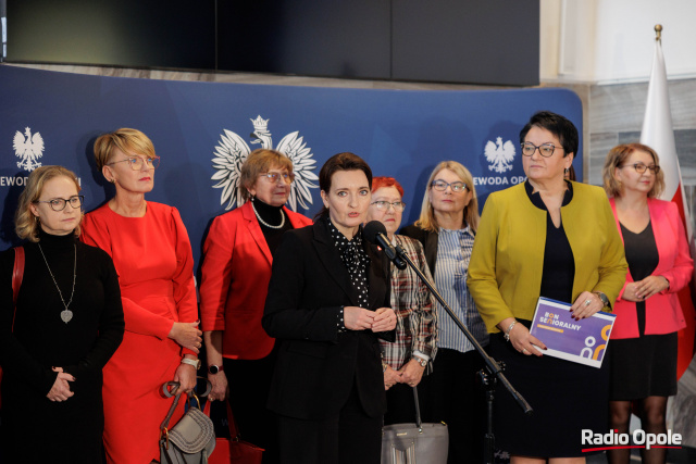 Rozmowy o bonie senioralnym. Minister Okła-Drewnowicz z wizytą w Opolu